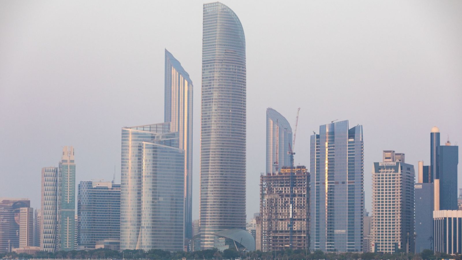 الإمارات توقف جميع الأنشطة والتبادلات التجارية والمعاملات المالية مع إيران 