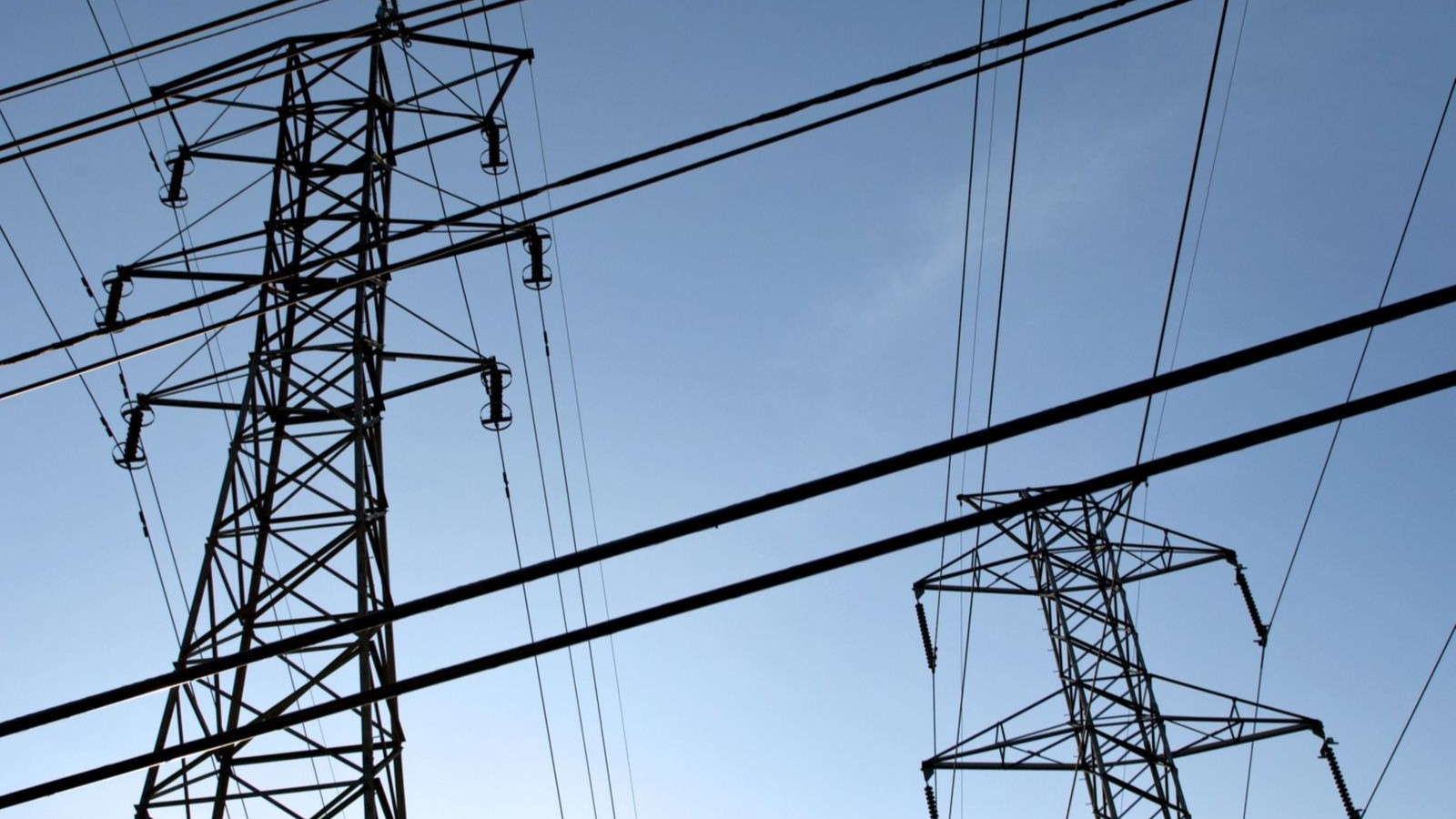 العراق يسجل أعلى إنتاج للكهرباء في تاريخه وسط فجوة طلب كبيرة 