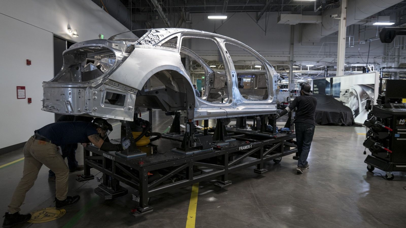 quot;لوسيدquot; تبطئ وتيرة الإنتاج وسط تحديات تعصف بقطاع السيارات الكهربائية 