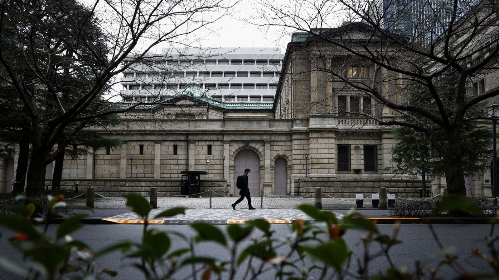 بنك اليابان يرفع أسعار الفائدة إلى أعلى مستوى في ثلاثة عقود 