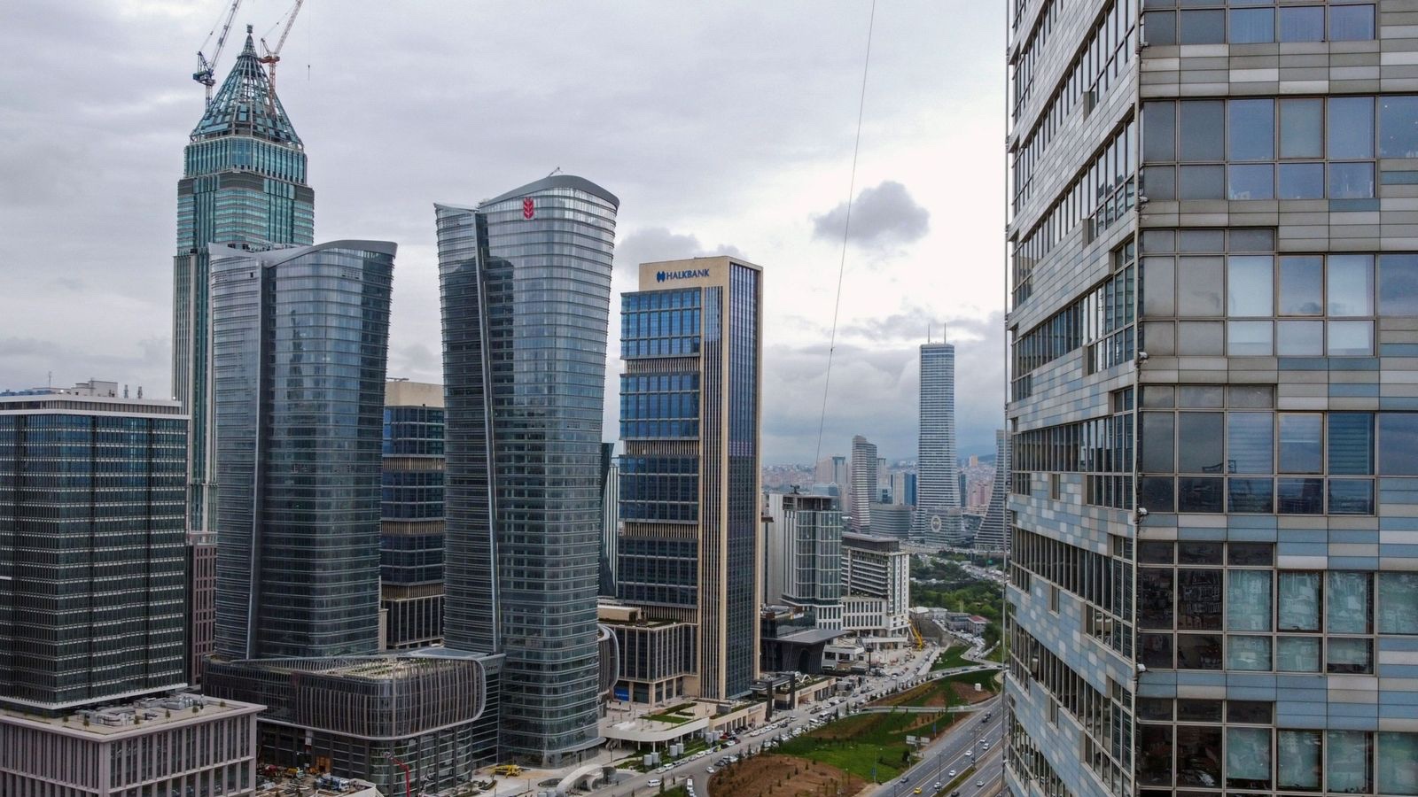 تركيا تقترض 6.7 مليار دولار لإنشاء خط سكك حديدية عابر للقارات 