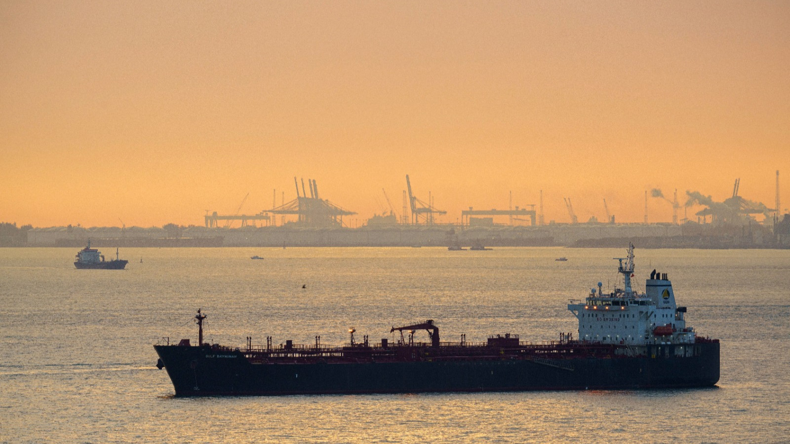 أستراليا تعزز علاقاتها بآسيا لتأمين الوقود والأمن وسط انشغال واشنطن 