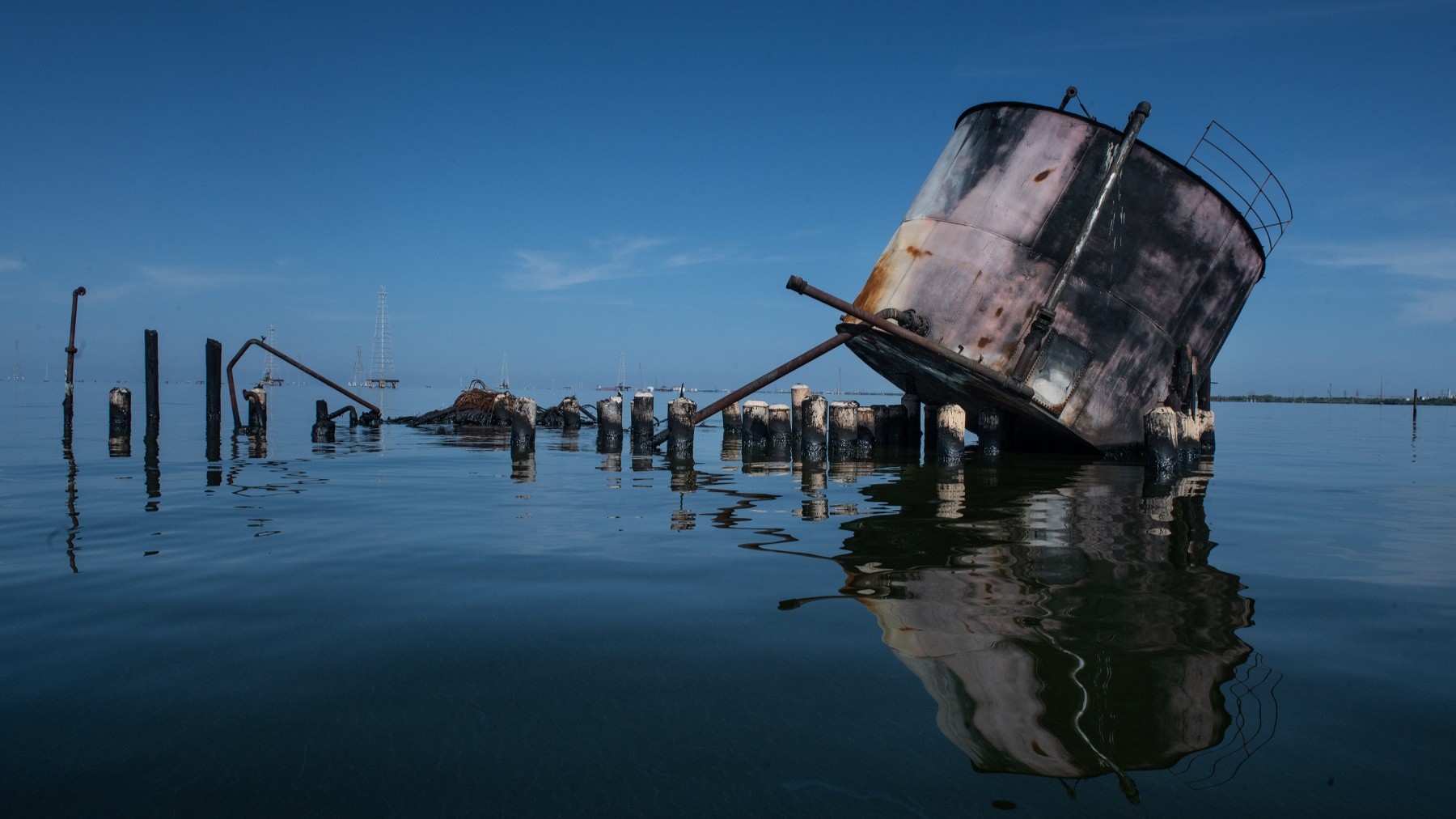 حصار نفط فنزويلا يهدد نظام مادورو عبر استهداف مداخيله 