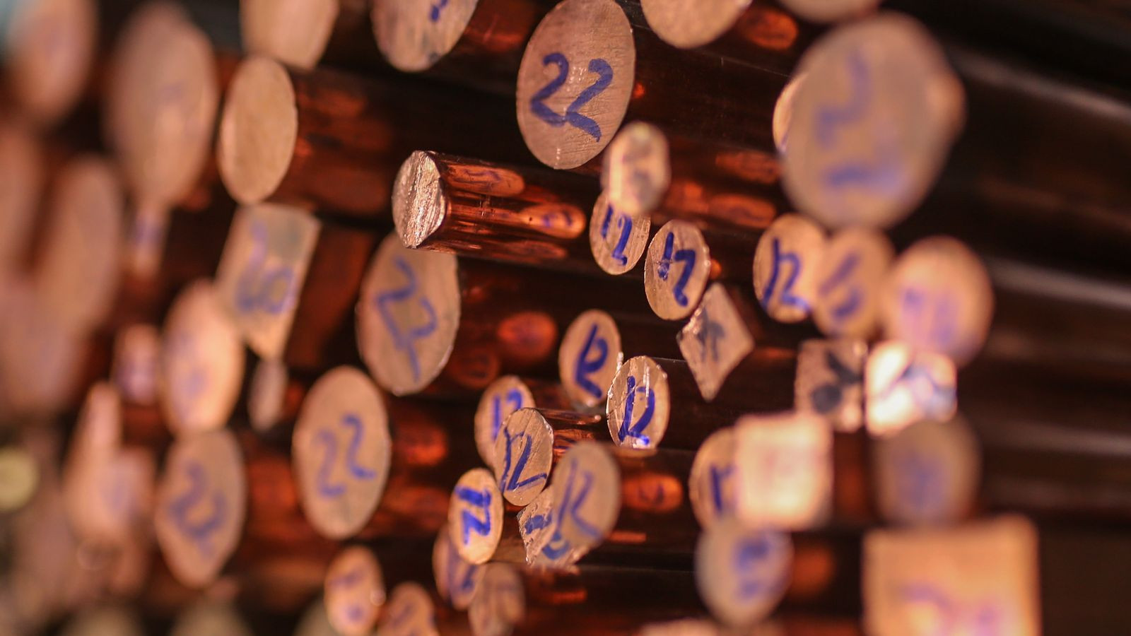 الصين تخطط لتعزيز احتياطي النحاس الاستراتيجي بعد قفزة أسعاره 