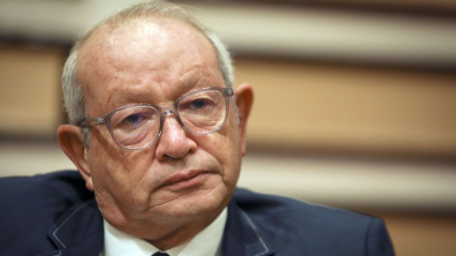 ساويرس يحذر من موجة إفلاسات محتملة بفعل حرب إيران 