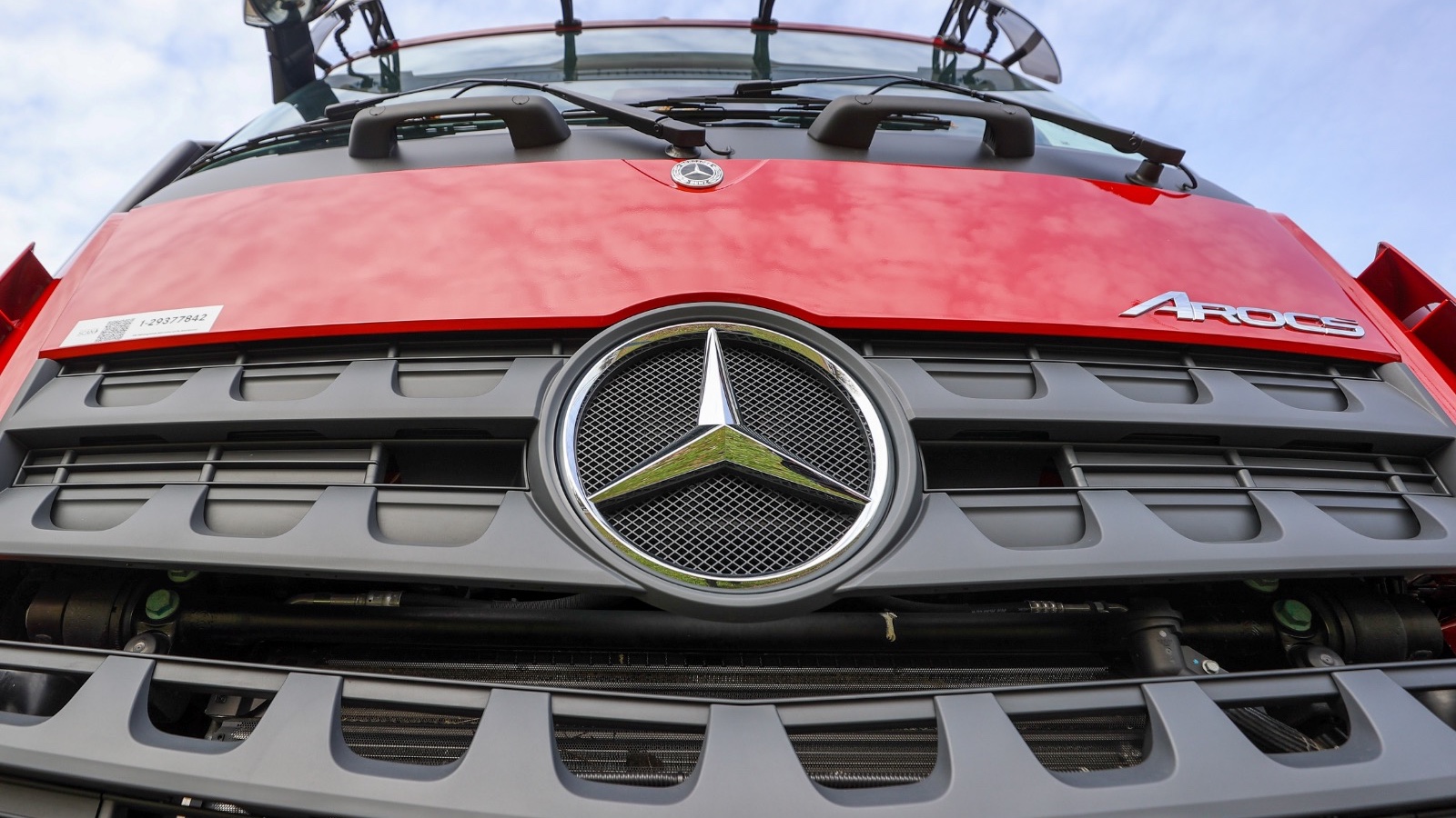 quot;مرسيدسquot; تعتزم بيع حصة من quot;دايملر تراكquot; بقيمة 12 مليار يورو 