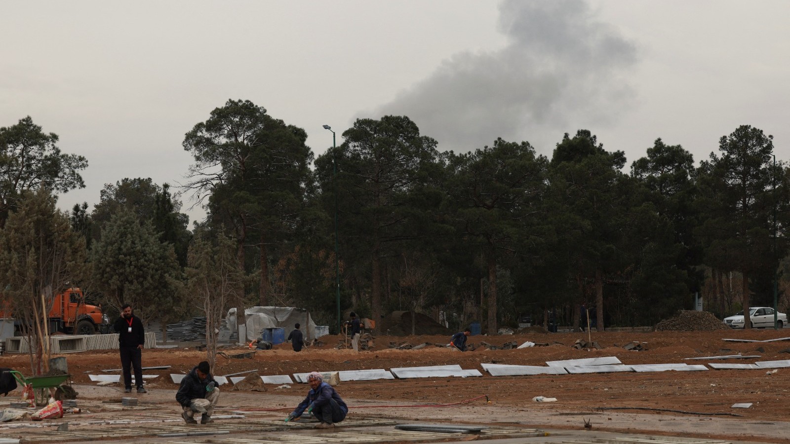 ترمب يهدد ببدء استهداف الجسور في إيران ثم محطات الطاقة 