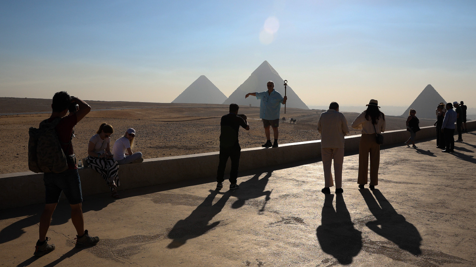 مصر تتوقع عدد سياح قياسي هذا العام وتعوّل على موسم الشتاء 