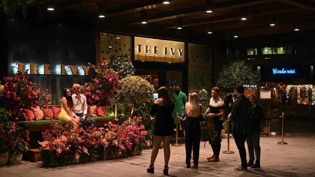 شركة تابعة للشيخ طحنون بن زايد تستحوذ على إمبراطورية ضيافة بريطانية 