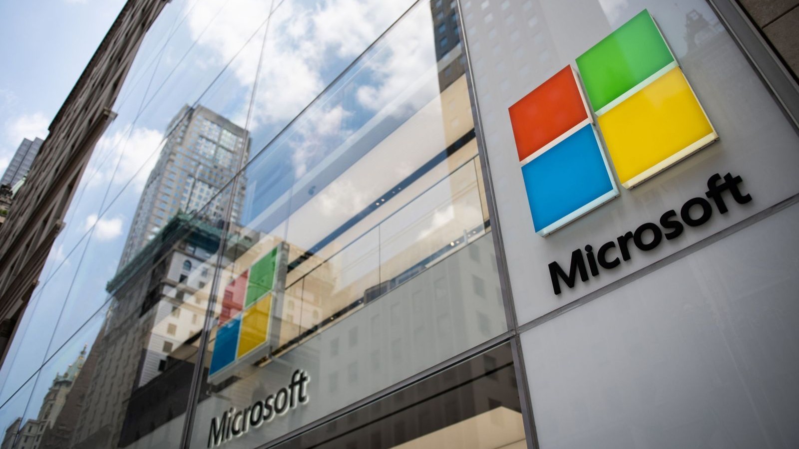 تهاوي أسهم quot;مايكروسوفتquot; يكشف الجانب المظلم للإنفاق على الذكاء الاصطناعي 