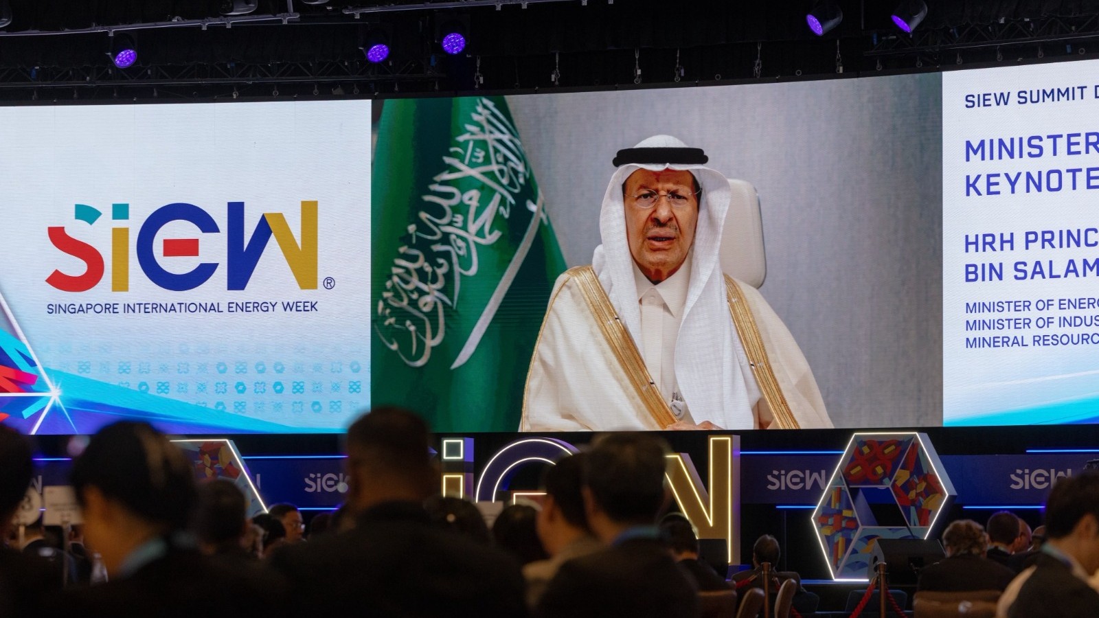 السعودية وسنغافورة ترتبان لتخزين النفط الخام في جورونغ بدءاً من 2027 