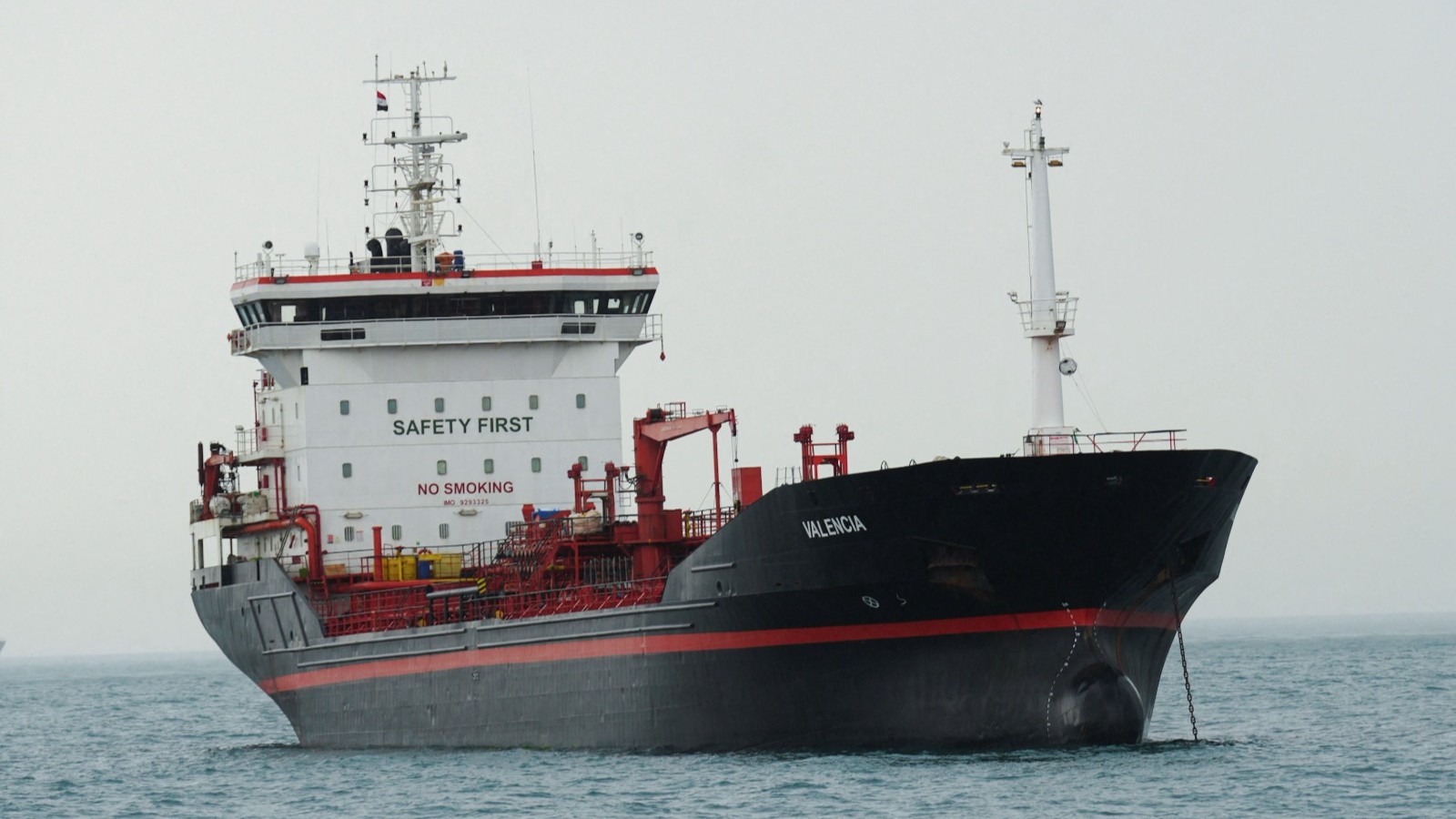 إيران تستثني سفن العراق من قيود مضيق هرمز 