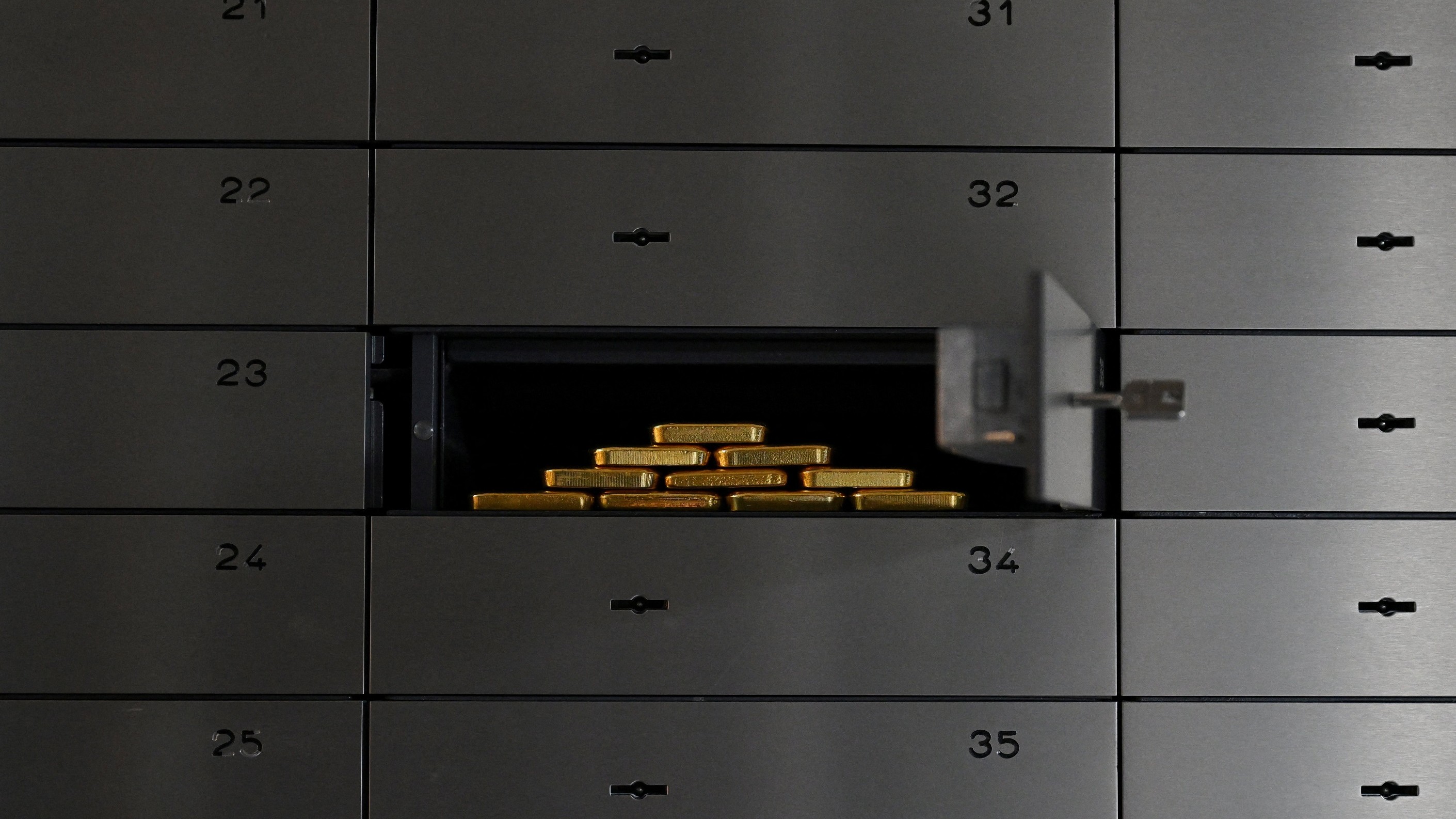 5002 طن في عام واحد.. أين يخبئ المستثمرون الذهب وما كلفة تأمينه؟ 