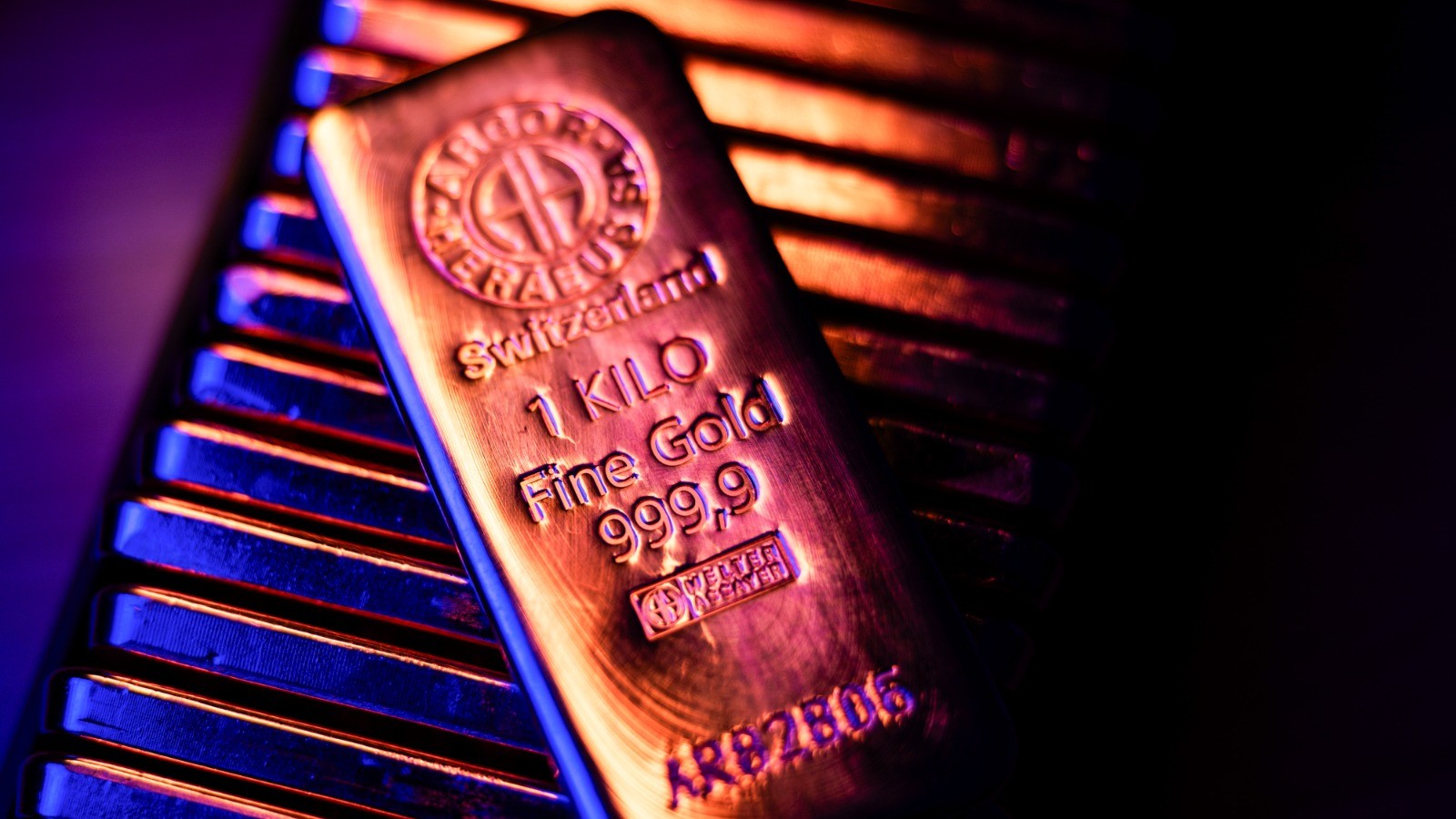 من مستوى قياسي إلى آخر.. أونصة الذهب تتجاوز 5200 دولار 