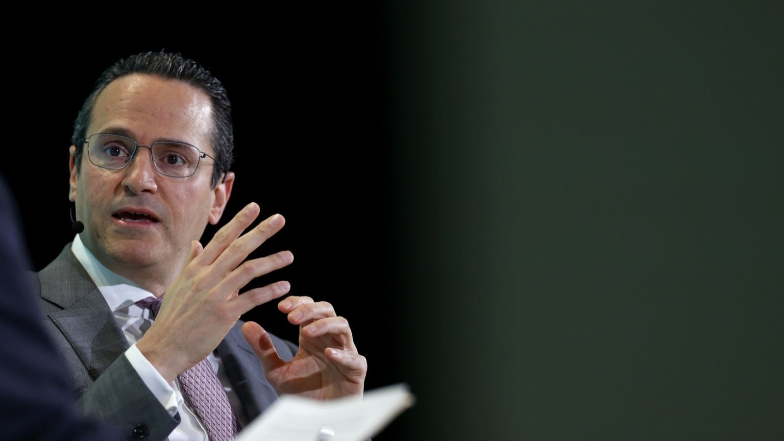 رئيس quot;شلquot;: حصار مضيق هرمز قد يؤدي إلى استمرار نقص الطاقة حتى 2027 