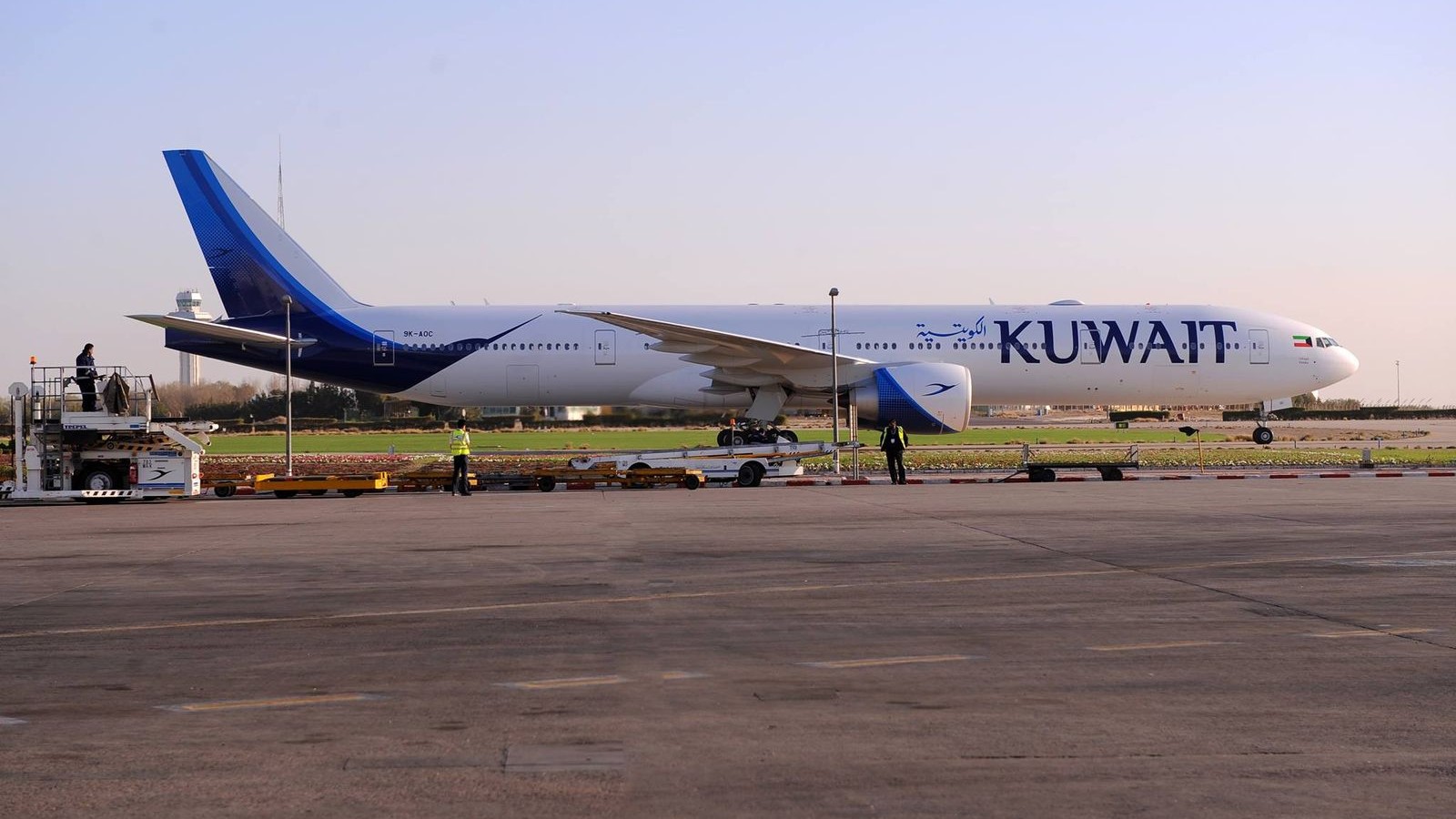 الطيران والحرب | رحلات الإمارات وقطر تنتعش تدريجياً 