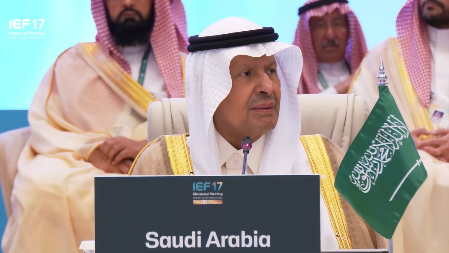 عبدالعزيز بن سلمان: لا أحد يستطيع كسر السعودية ونطور أنابيب جديدة