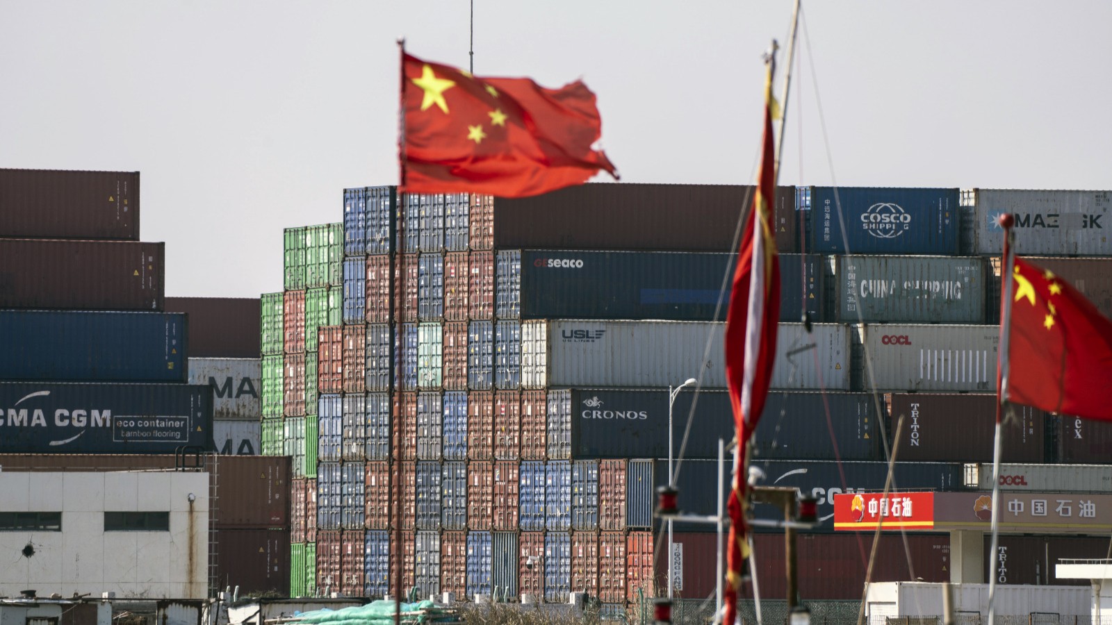 الصين تتعهد بتعزيز توازن التجارة مع تسارع الصادرات 