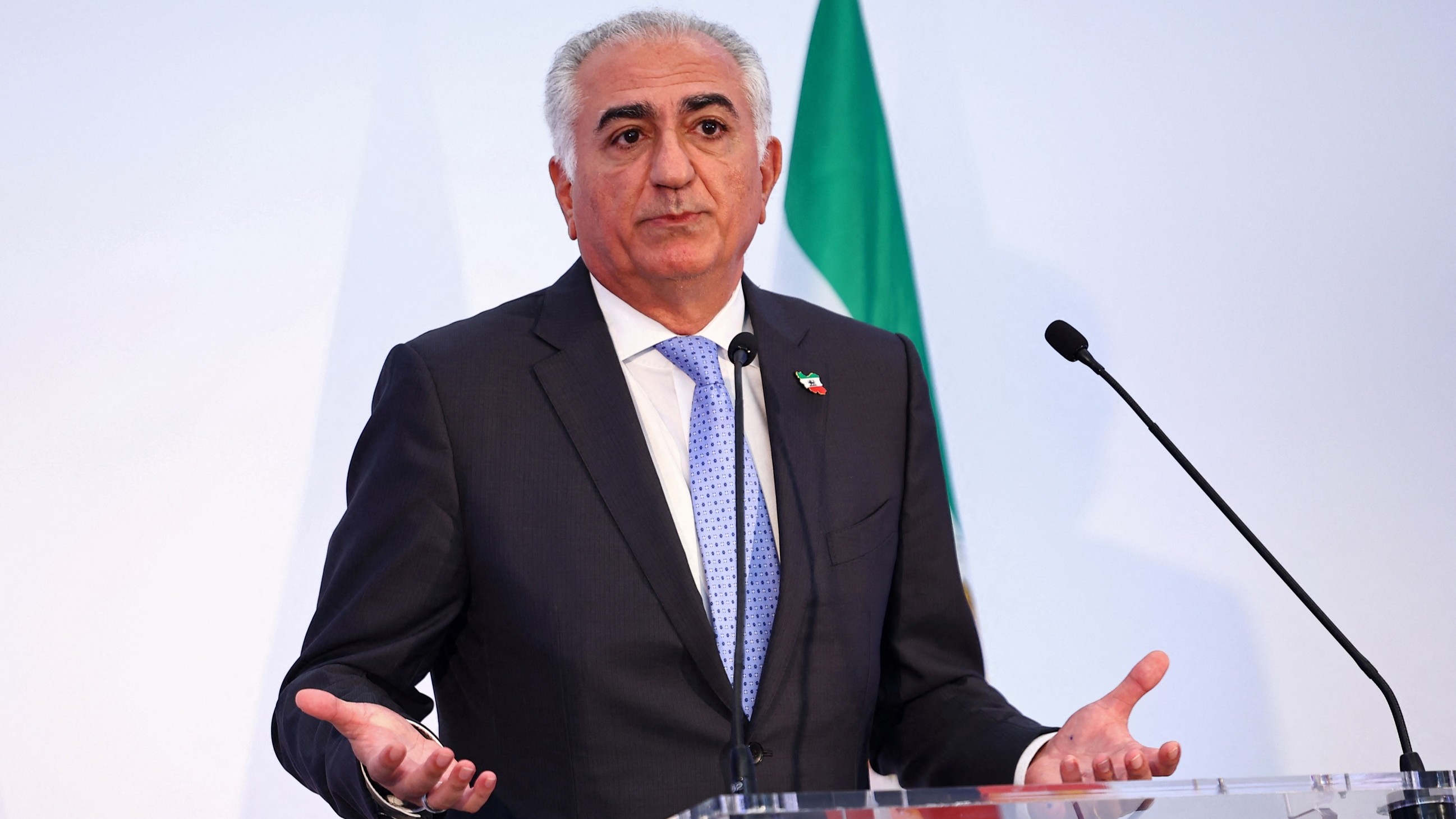 قوة نجل شاه إيران المنفي تأتي من تعطش الشعب للتغيير 