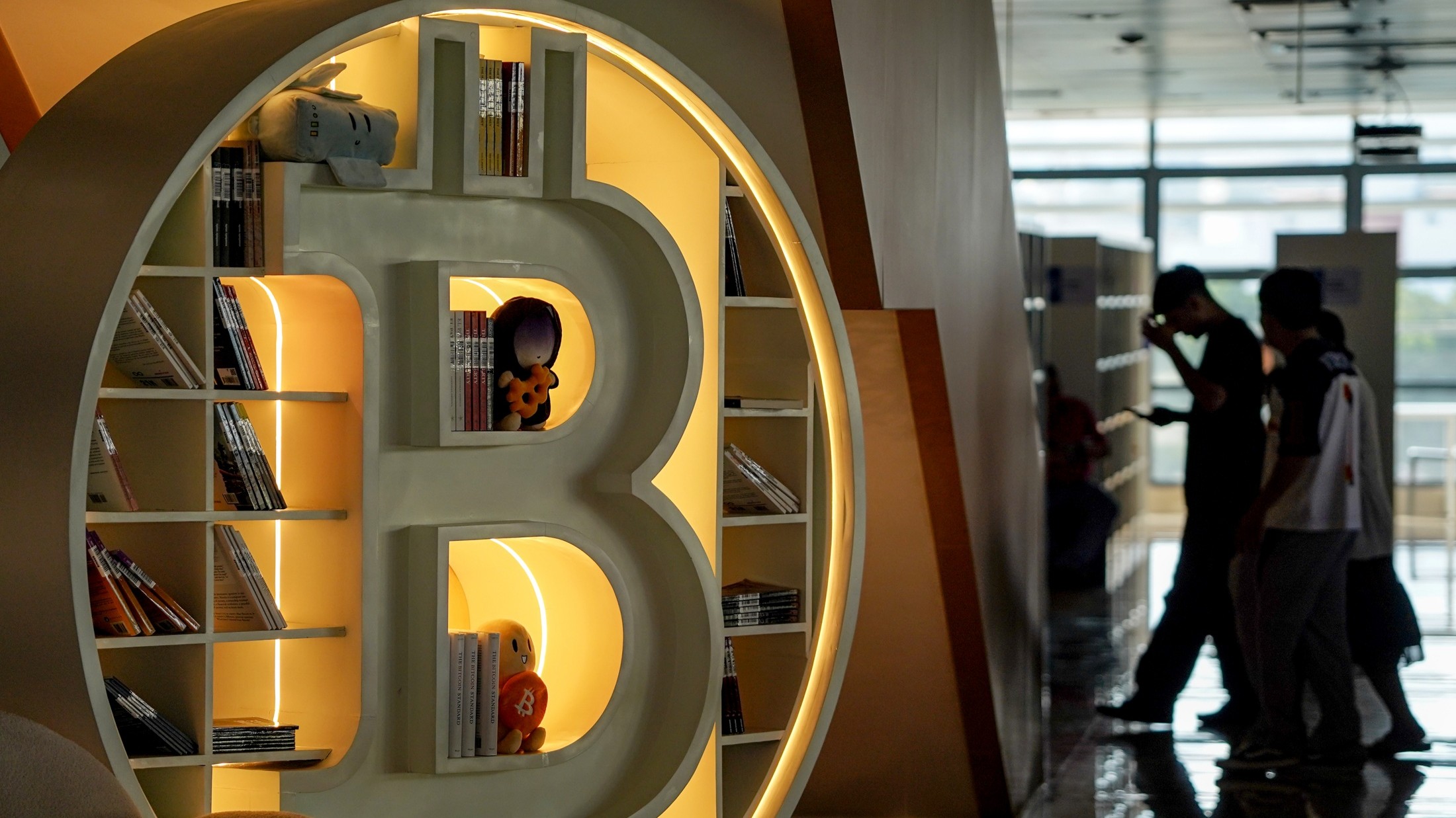 صناديق بتكوين الأميركية تجذب المستثمرين مجدداً مع تماسكها فوق 81 ألف دولار 