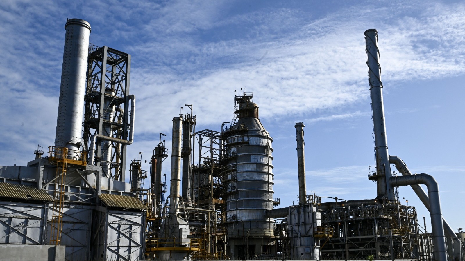 شركات نفط أميركية تطالب فنزويلا بتعويضات مليارية عن تأميم أصولها قبل عقود 