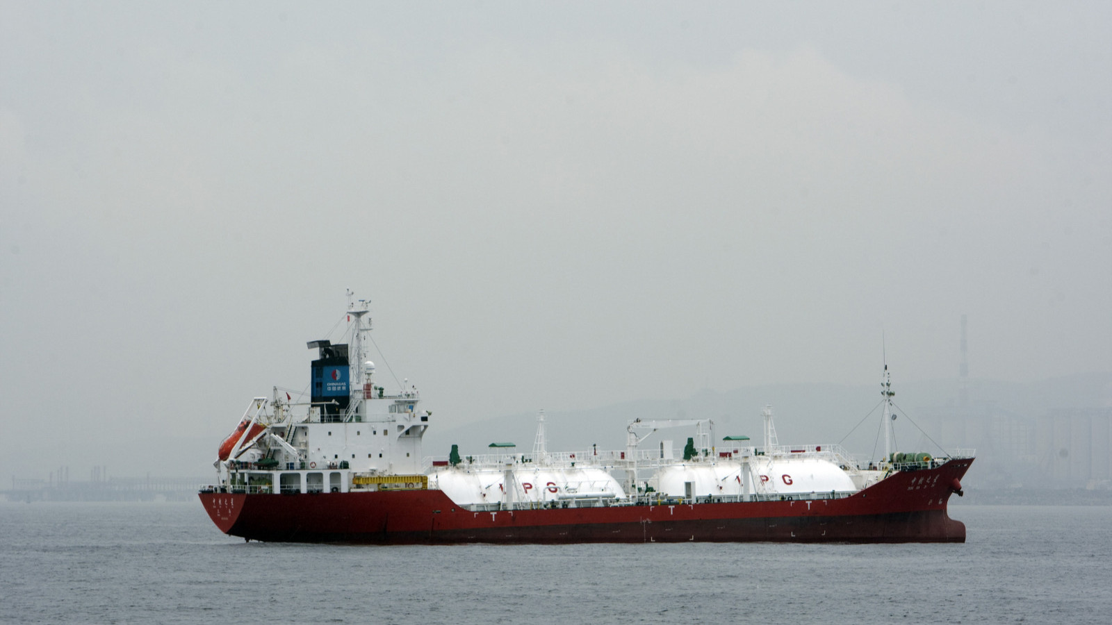 ناقلتا غاز بترولي مسال هنديتان تغادران الخليج عبر هرمز 