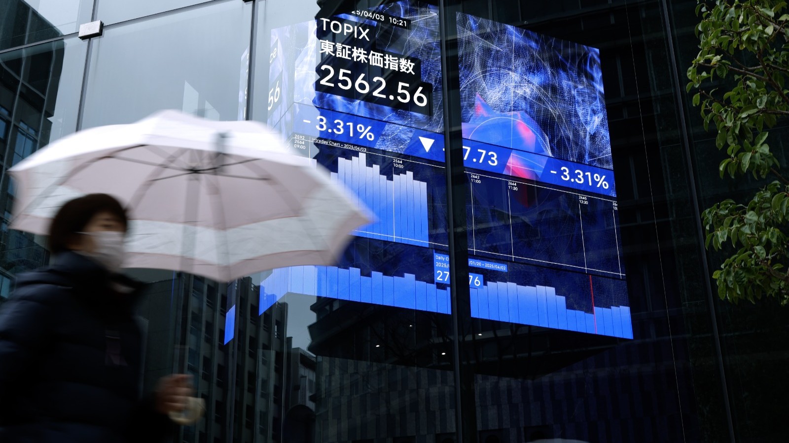 عوائد السندات الأميركية تبلغ أعلى مستوى منذ عقدين والأسهم تتراجع 
