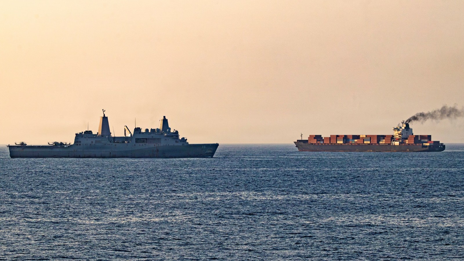 ترمب يدرس حصاراً بحرياً مطولاً على هرمز لشل صادرات إيران 