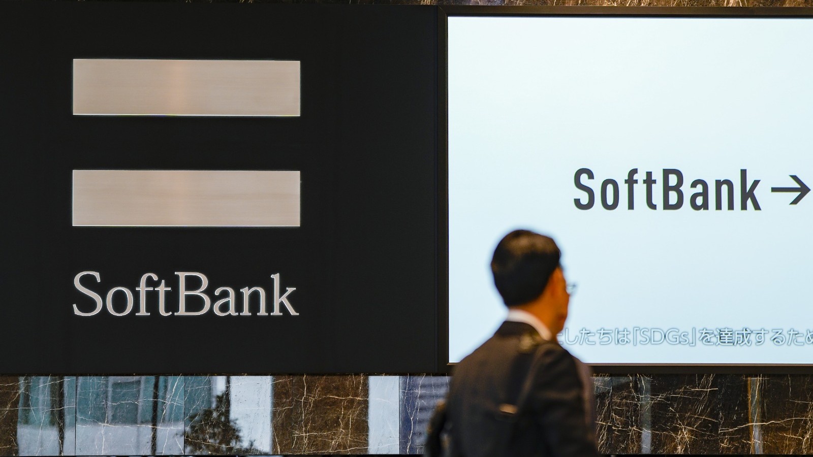 quot;سوفتquot; بنك تعود للربحية بدفعة من مكاسب استثمارها في quot;أوبن إيه آيquot; 