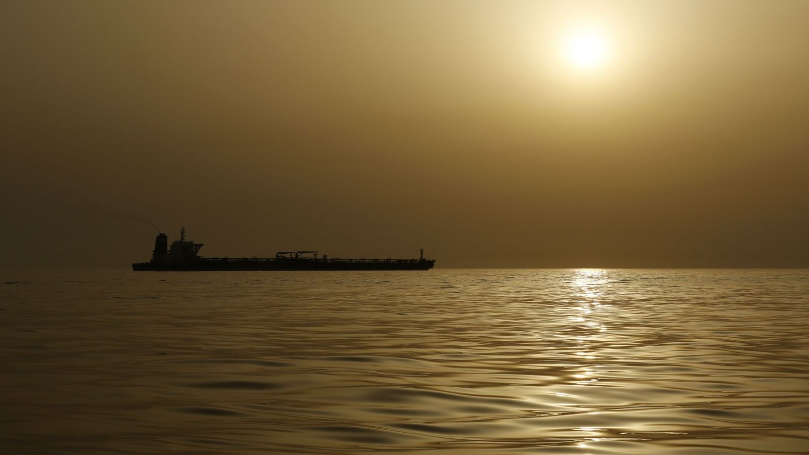 مؤتمر سنغافورة للنفط ينطلق غداً وسط اضطراب هرمز وشح الديزل 