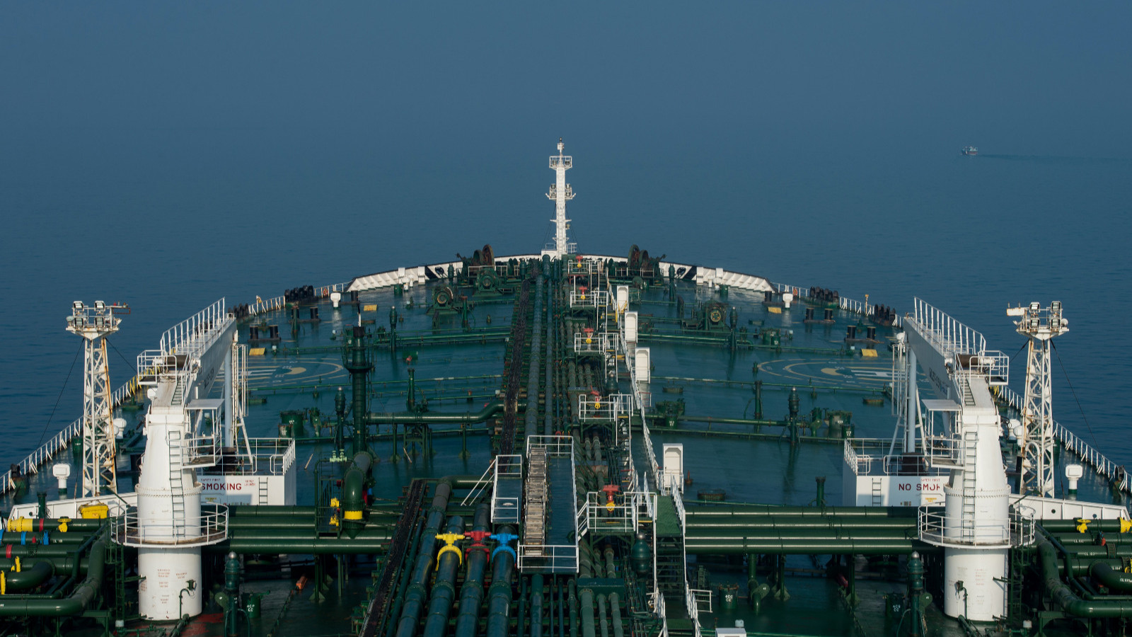 ناقلات نفط إيرانية تتجمع قرب خط الحصار الأميركي 