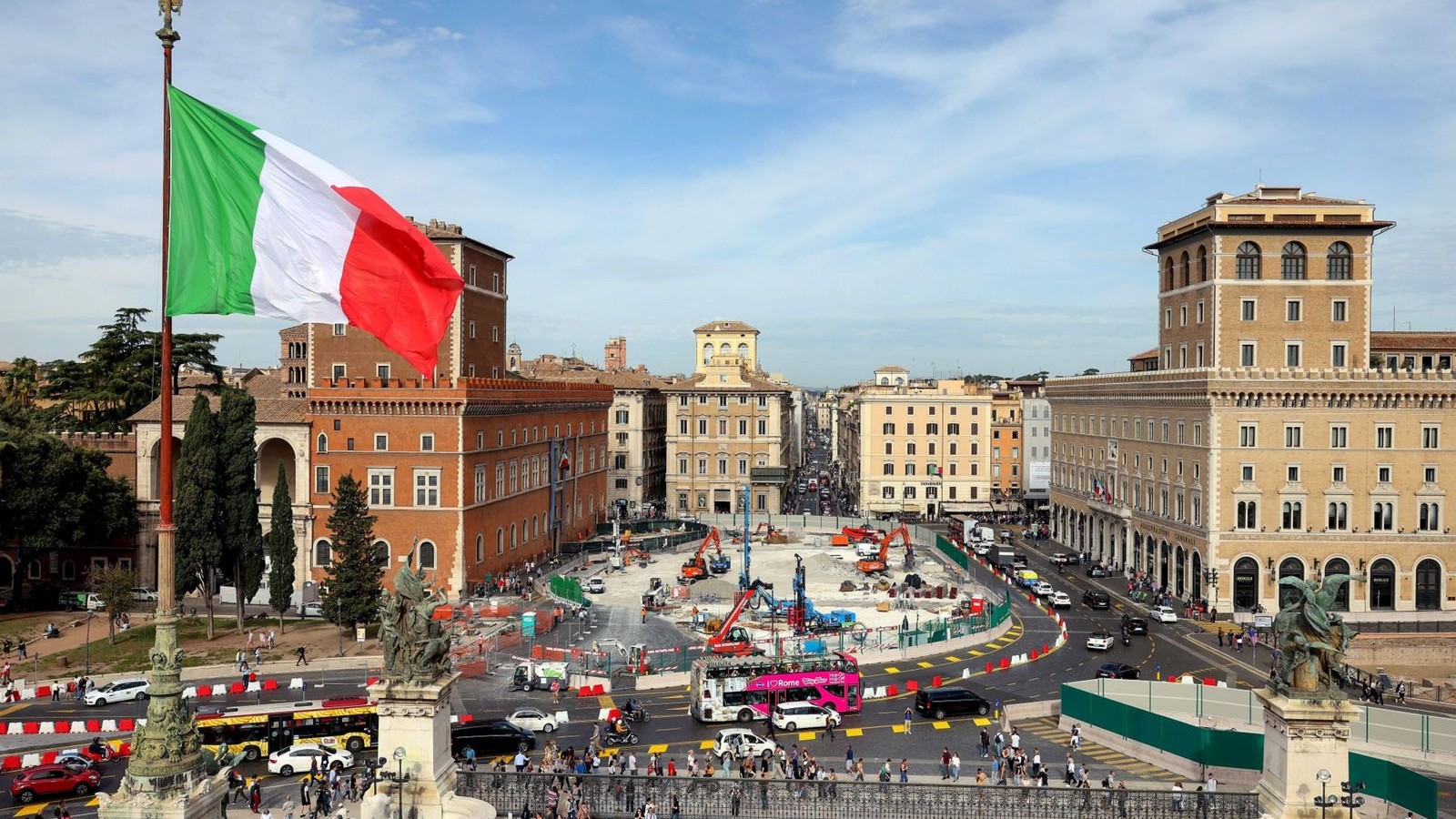 بنك إيطاليا يخفض توقعات النمو إلى 0.5% في العامين الجاري والمقبل 