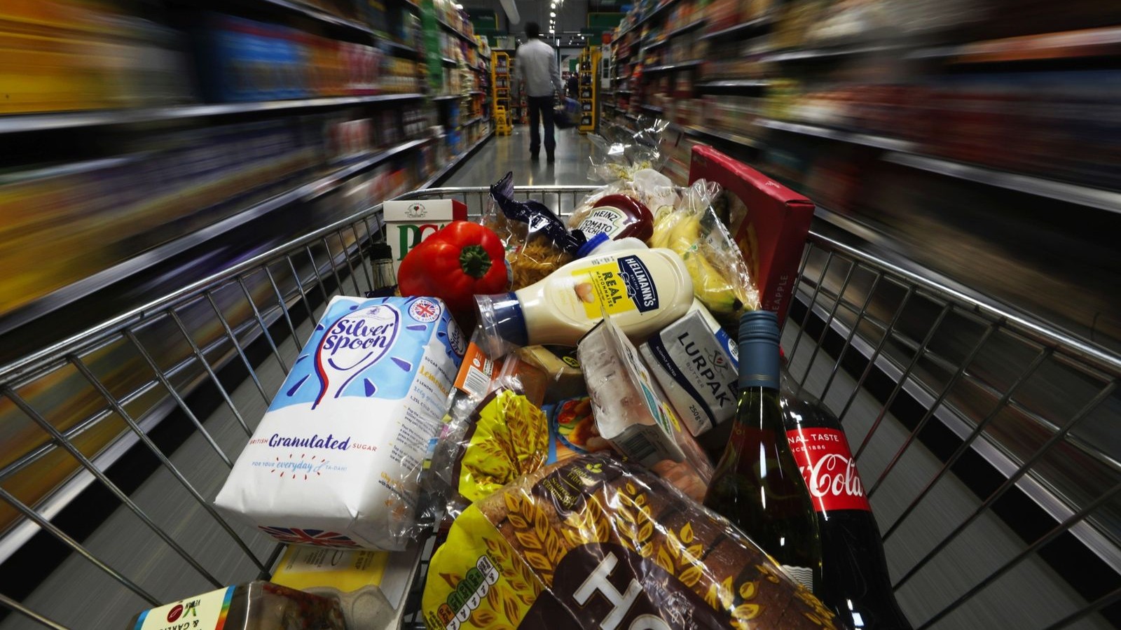 الخليج يطمئن ويؤكد استقرار الإمدادات الغذاء 