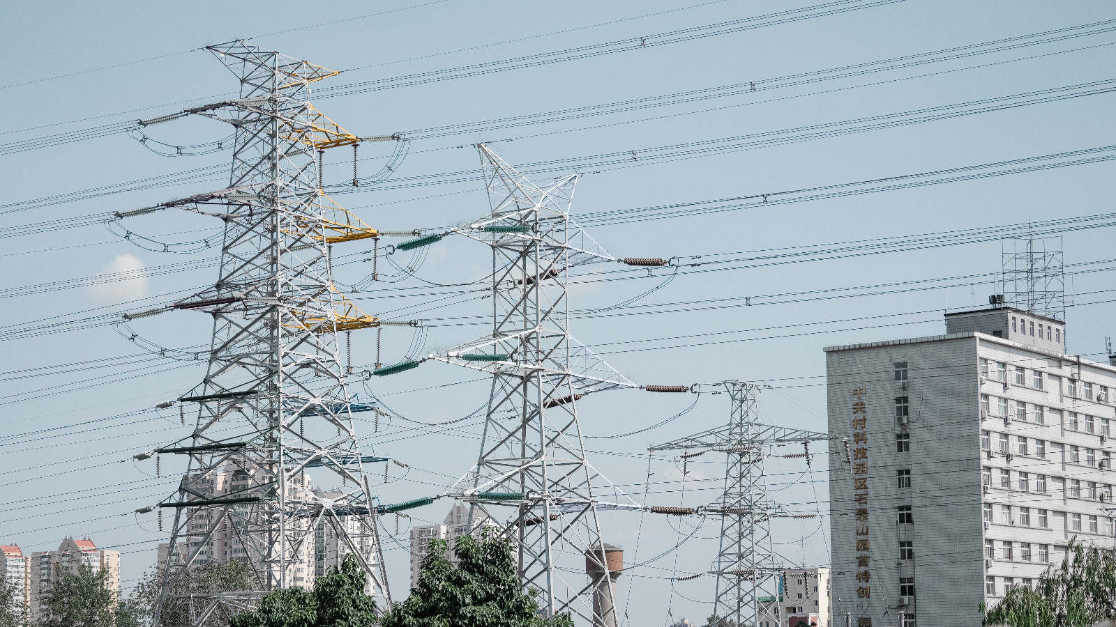 الصين استهلكت ضعف كهرباء أميركا في 2025 