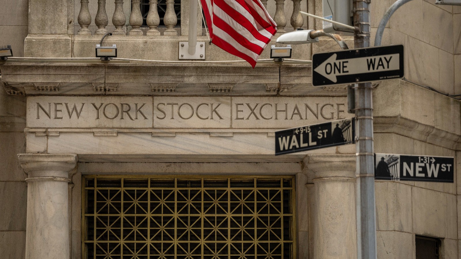 مؤشرات وول ستريت عند أعلى مستوى من فبراير وسط تفاؤل بانفراجة تجارية 