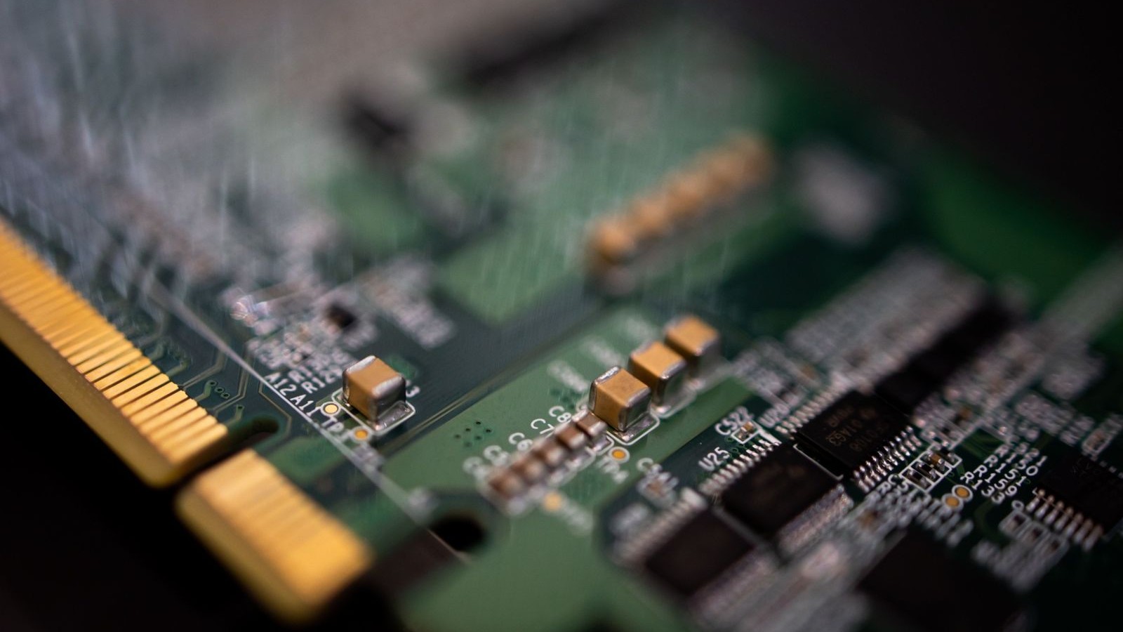 أسهم quot;ميتا إكسquot; الصينية للرقائق تقفز 643% في أول يوم تداول 