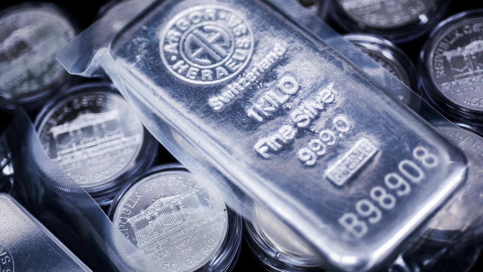 الفضة تسجل مستوى قياسياً وسط رهان على خفض الفائدة الأميركية 