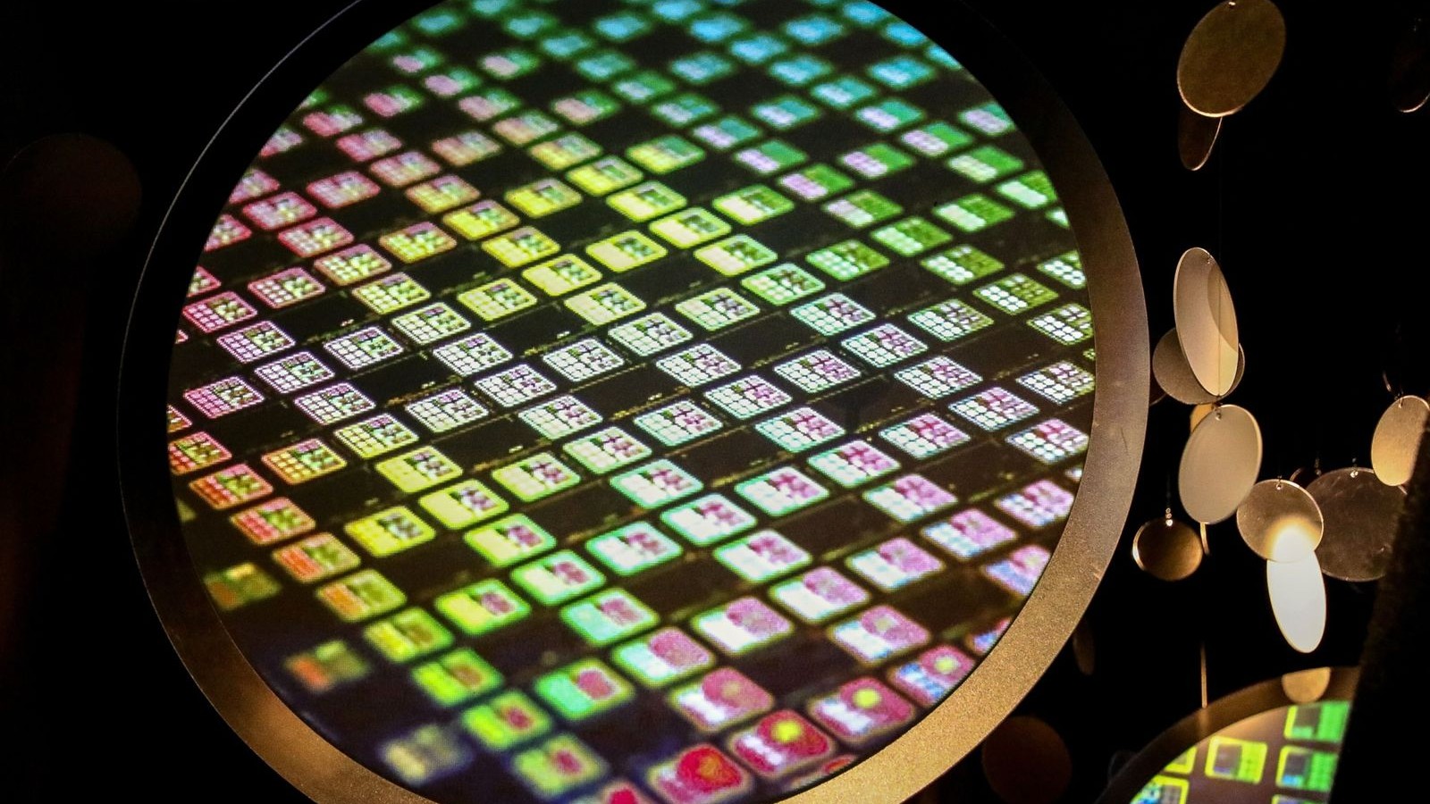 صعود يقوده قطاع التكنولوجيا يدفع أسهم آسيا إلى قمم جديدة 