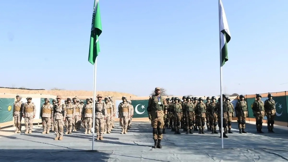 وصول قوة عسكرية باكستانية إلى السعودية ضمن اتفاقية الدفاع المشترك 