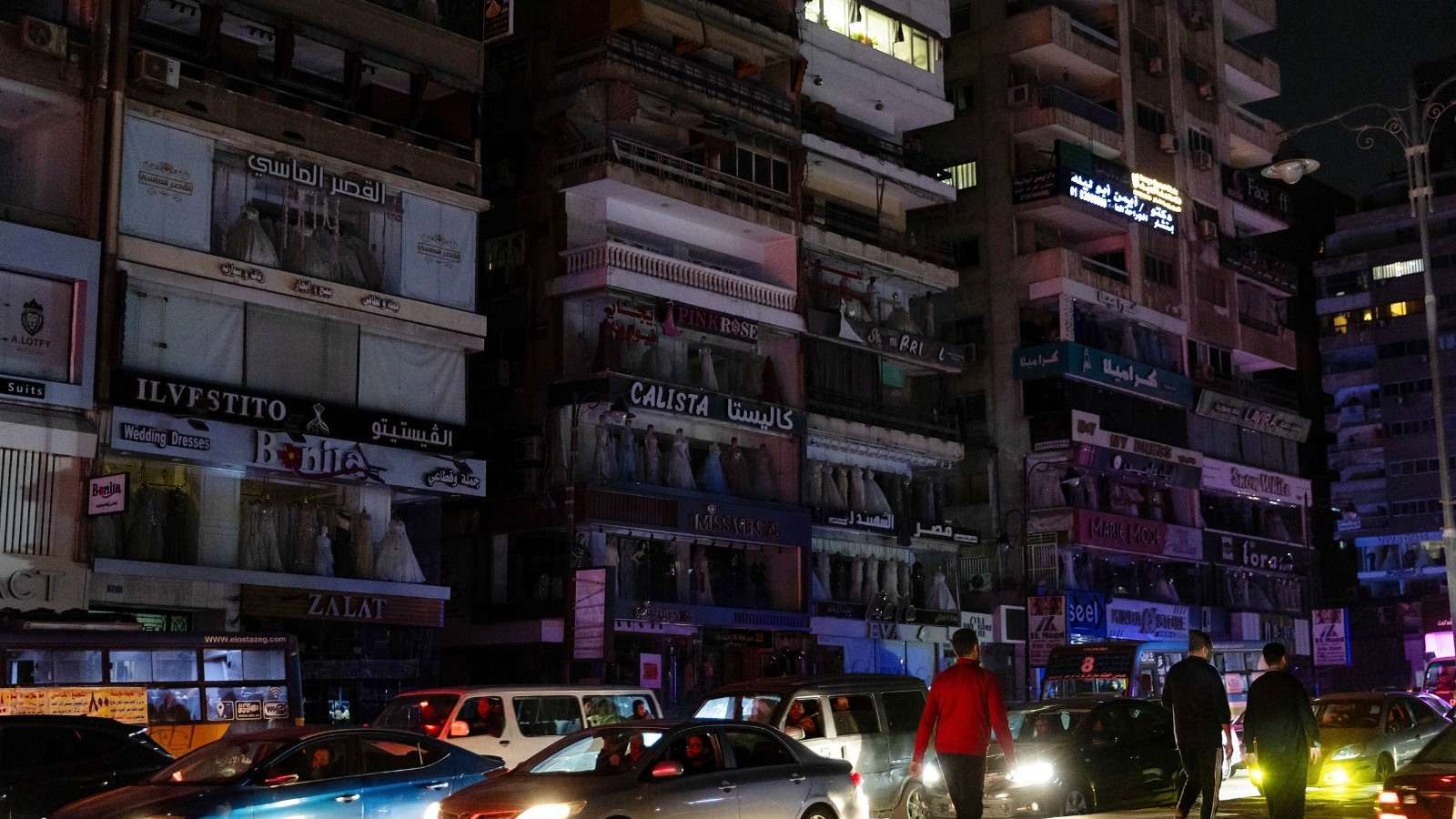 القاهرة تستعيد سهراتها بعد شهر من الهدوء الكئيب 