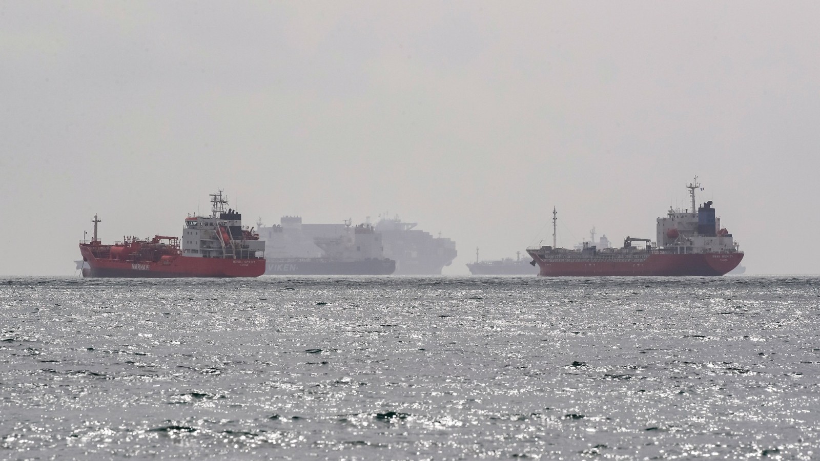 واشنطن تفرض عقوبات تستهدف برنامج الصواريخ الإيراني وأسطول الظل 