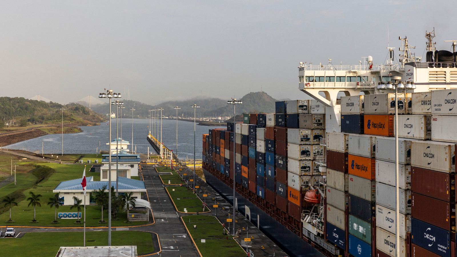 ازدحام قناة بنما يدفع سفينة لسداد 4 ملايين دولار لتسريع عبورها 