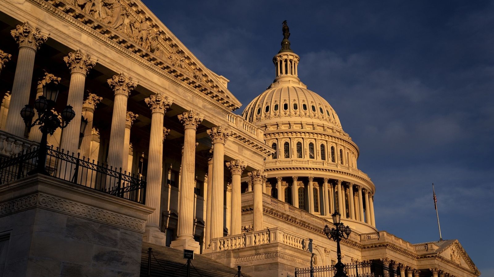 مجلس النواب الأميركي يتحدى ترمب ويقر تشريعاً ينهي الرسوم على كندا 