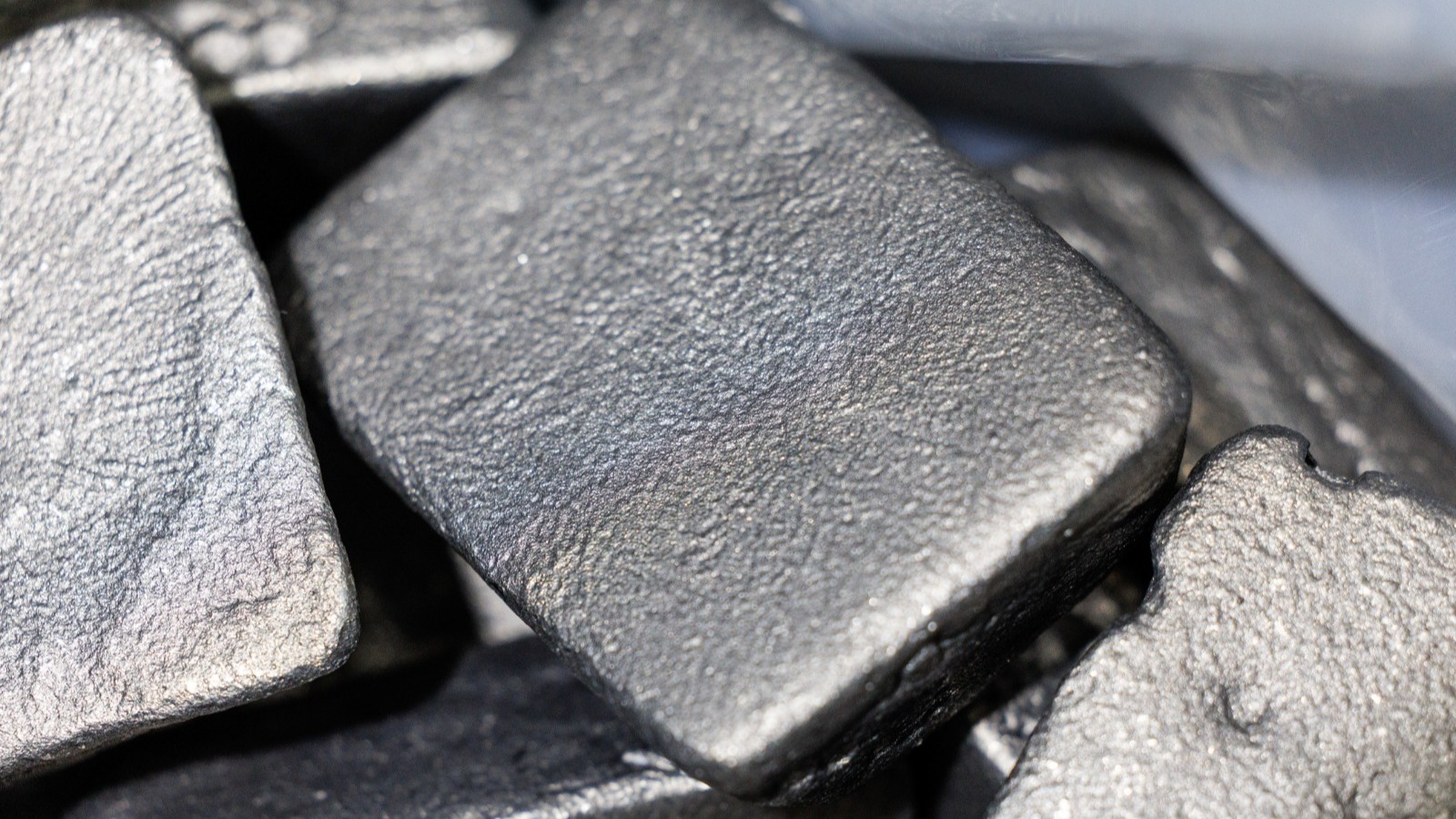 تراجع صادرات الصين من مغناطيسات المعادن النادرة إلى أميركا 