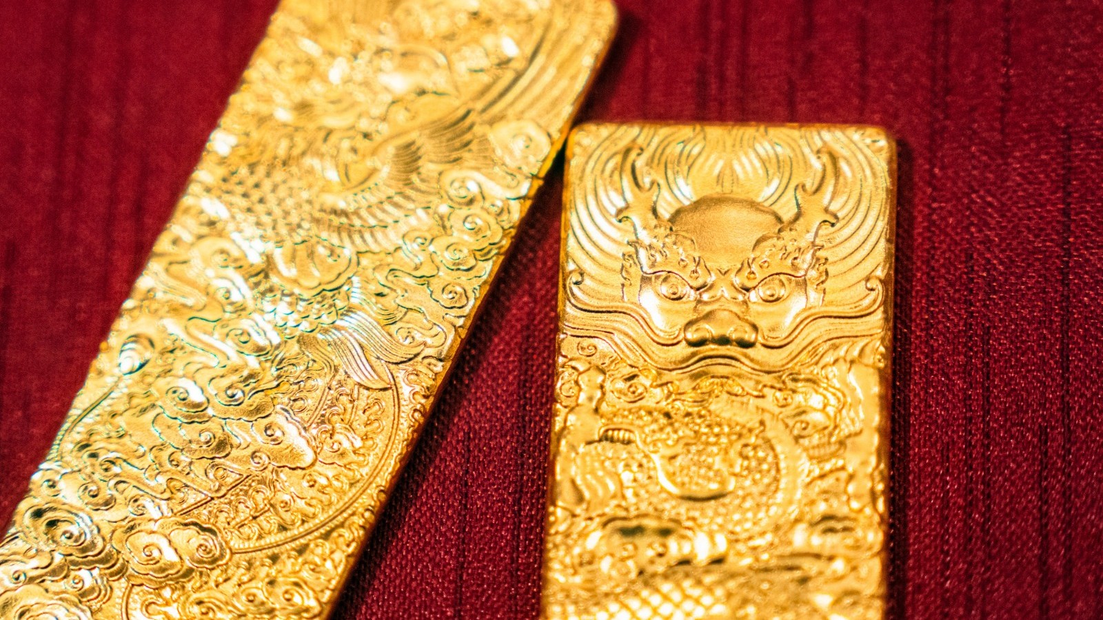 بيسنت يعزو تقلبات الذهب الحادة إلى مضاربات صينية 