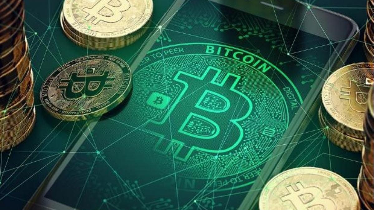 quot;بتكوينquot; تواصل تراجعها وسط quot;أزمة ثقةquot; تعصف بالقطاع 