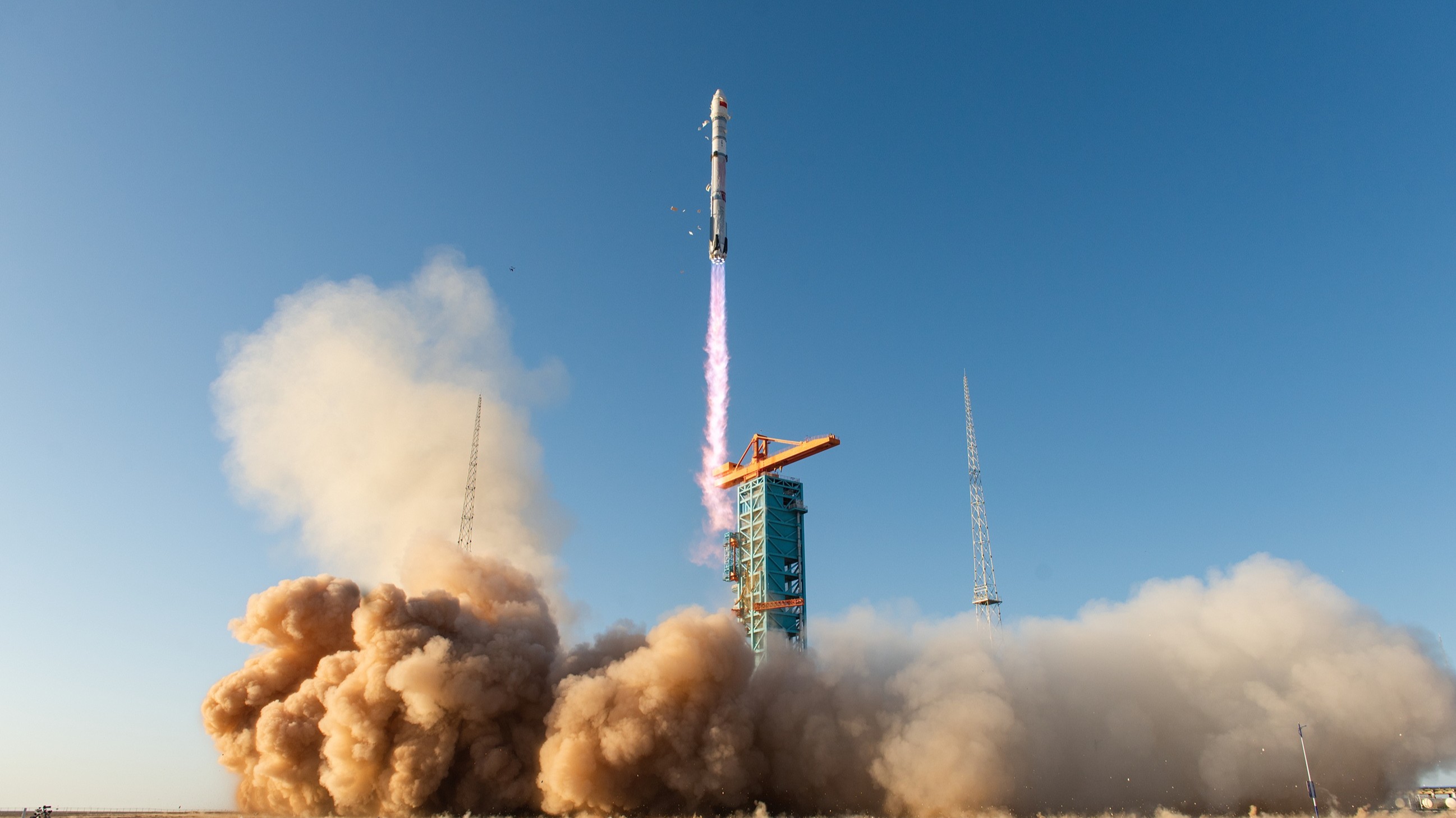 الصين تعيد صاروخاً إلى الأرض لأول مرة لتقترب من اللحاق بـquot;SpaceXquot; 