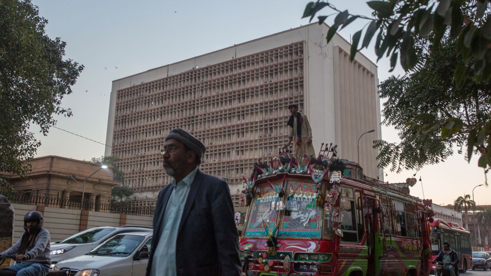 السعودية تدعم باكستان بـ3 مليارات دولار وتمدد وديعة قائمة 