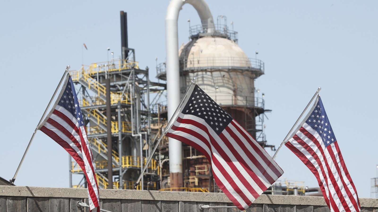 ترمب يحدد مصير نفط فنزويلا اليوم.. ما التوقعات والمخاوف؟ 