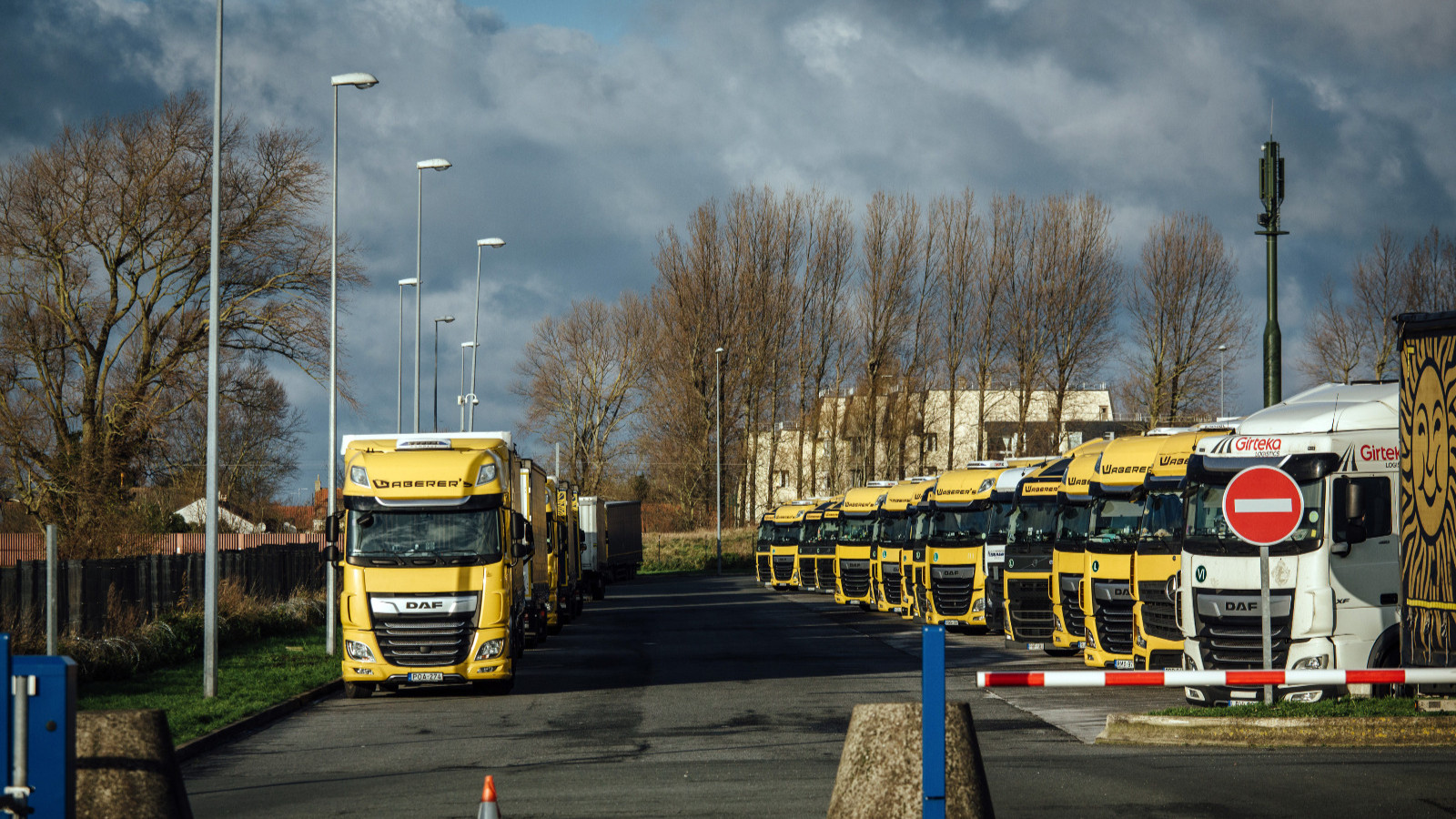 فرنسا تعتزم تقديم قروض للشركات الصغيرة المتضررة من ارتفاع الوقود 